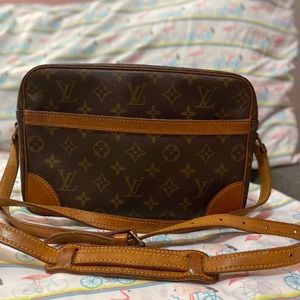 Authentic louis  vitton trocadero 21